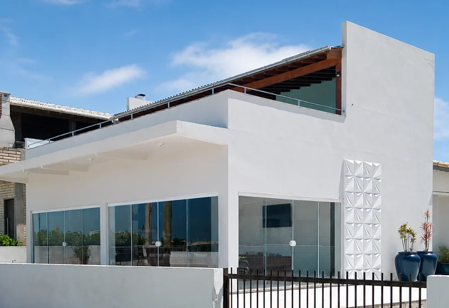 Casa de veraneio no litoral sul de Santa Catarina, obra executada por Maikon Feltrin
